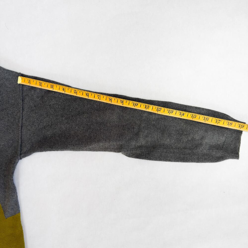 Lisa Todd Women's Sweter Size S | Gray V-neck Stars - Picture 6 of 8
